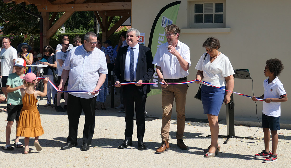 Montrevel-en-Bresse – Inauguration de la place Charles De Gaulle